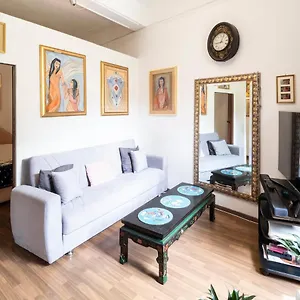 Appartamento In Trastevere, Roma